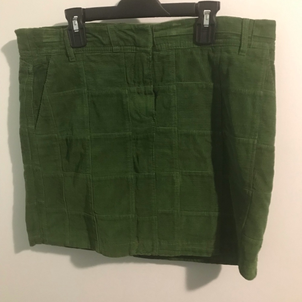 💚 Ann Taylor LOFT green corduroy mini skirt